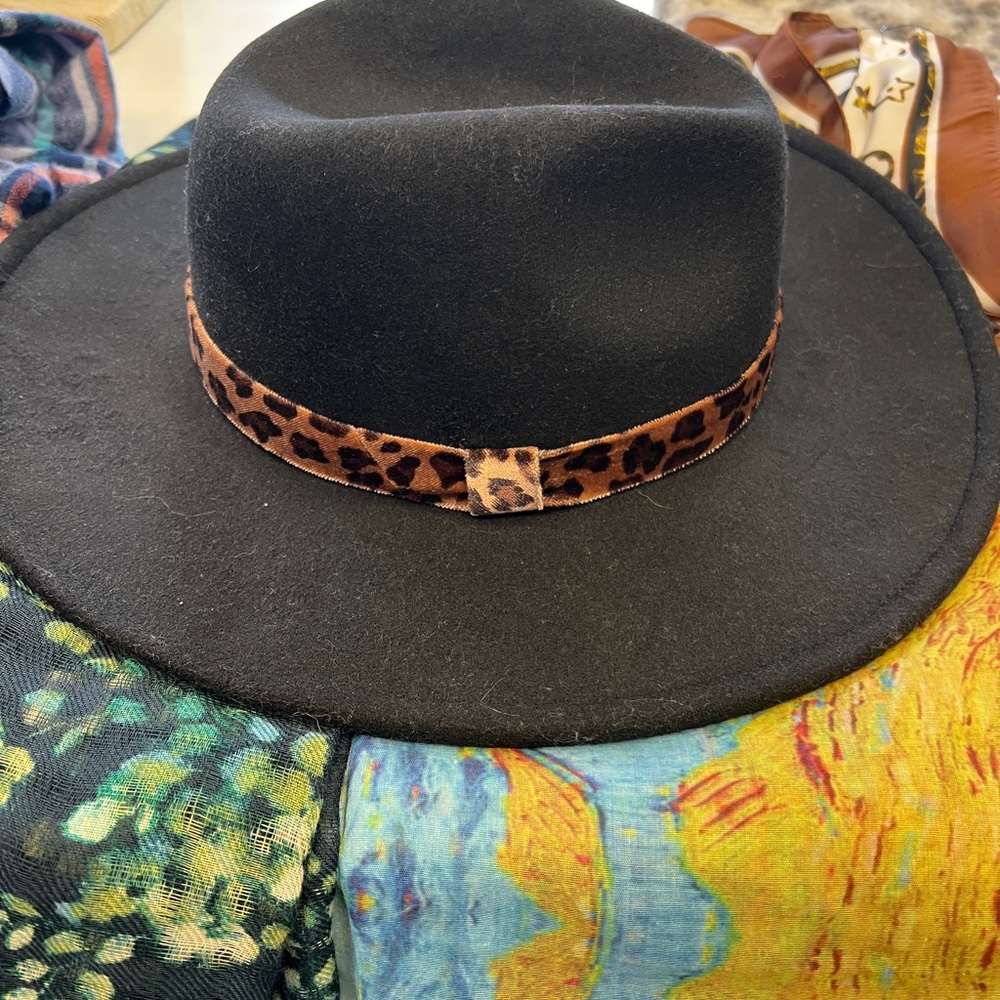 NWT Fabulous Furs Black Hat with Leopard Accent